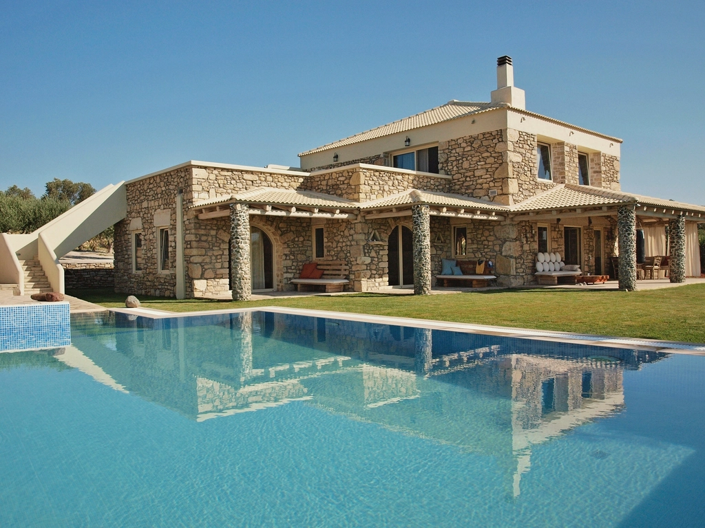 Casa campestre en piedra con piscina y jardín
